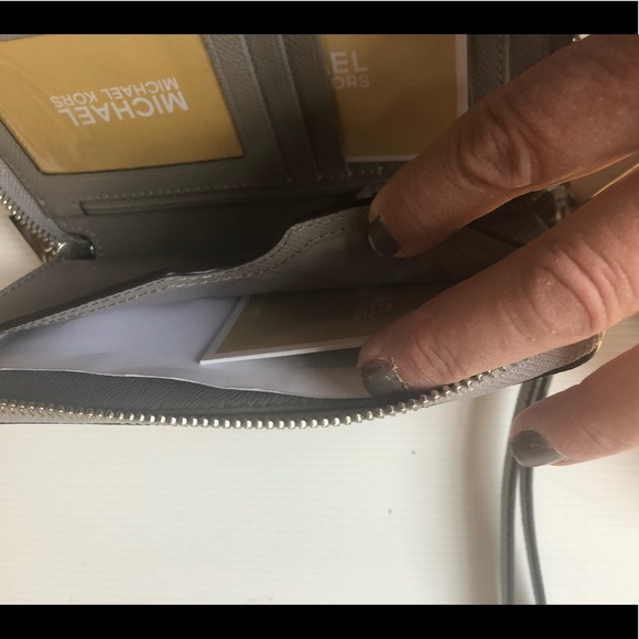 NIB Michael Kors Wristlet - Picture 4 of 5